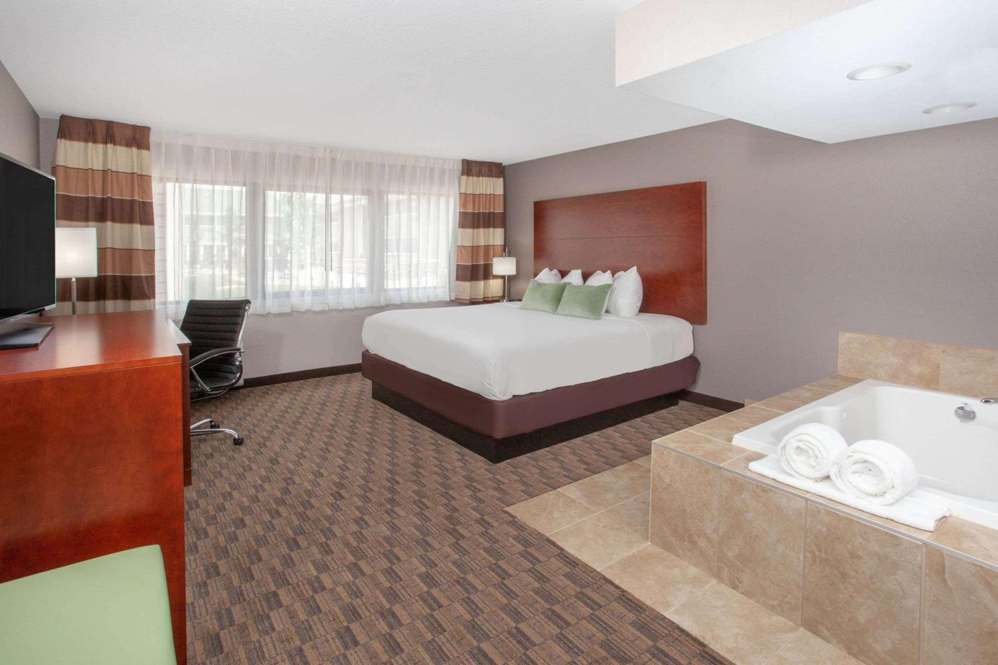 Wyndham Garden Fort Wayne Extérieur photo